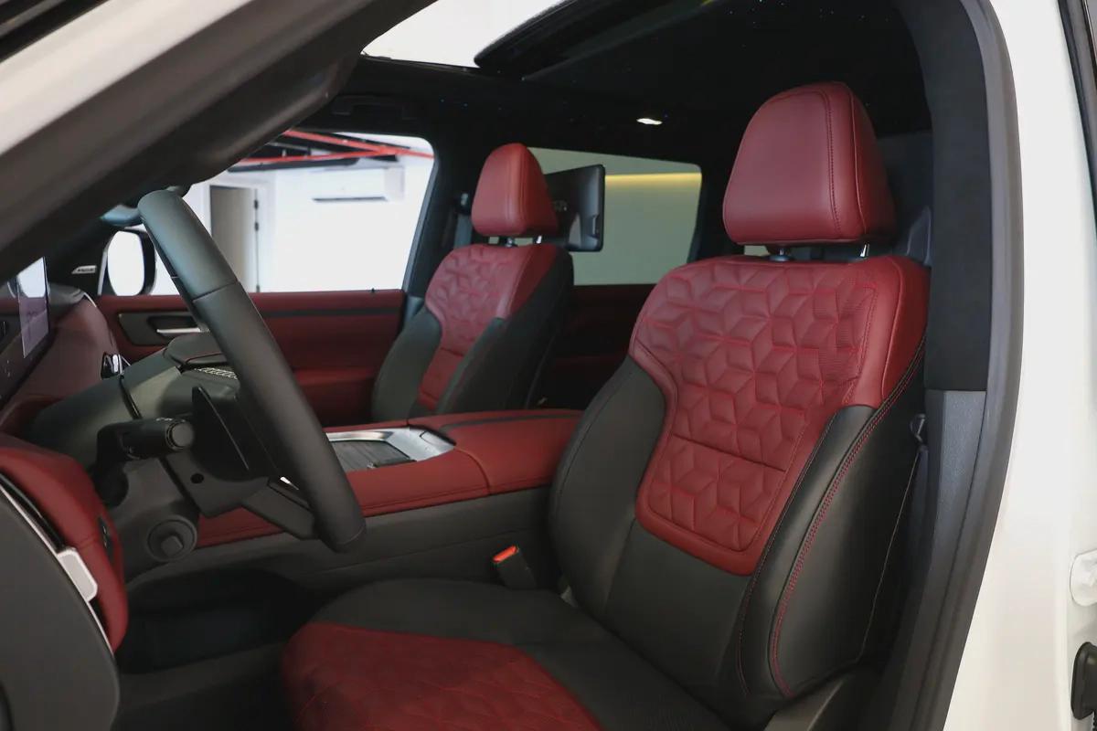 PATROL LE PLATINUM CITY ( 3.5L V6 TWINTURBO ) - 2,600 KM ONLY - GCC SPECS - WARRANTY / SERVICE --11-11