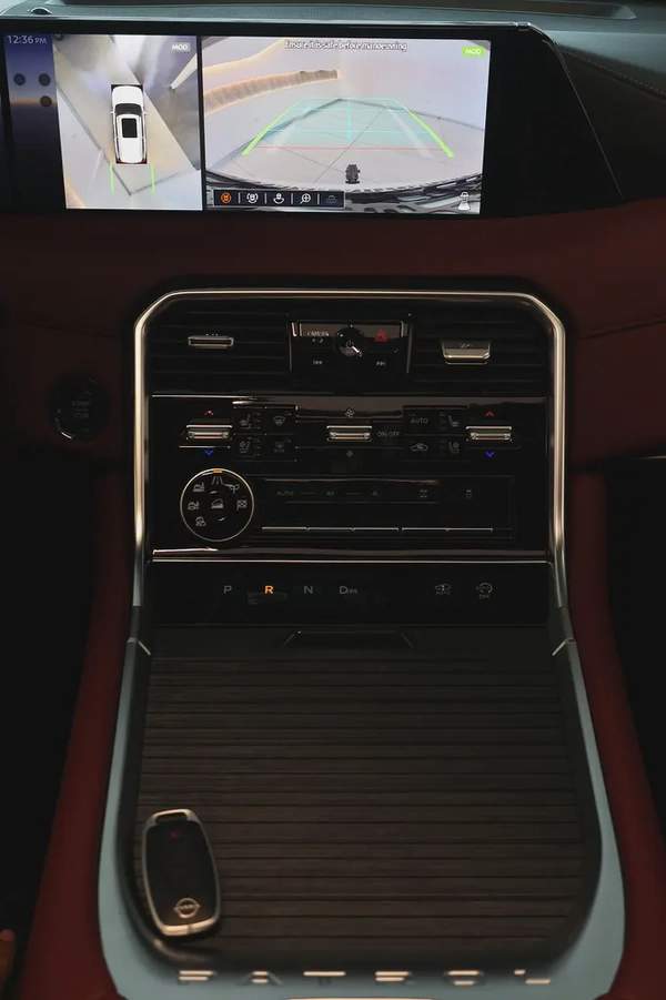 PATROL LE PLATINUM CITY ( 3.5L V6 TWINTURBO ) - 2,600 KM ONLY - GCC SPECS - WARRANTY / SERVICE -