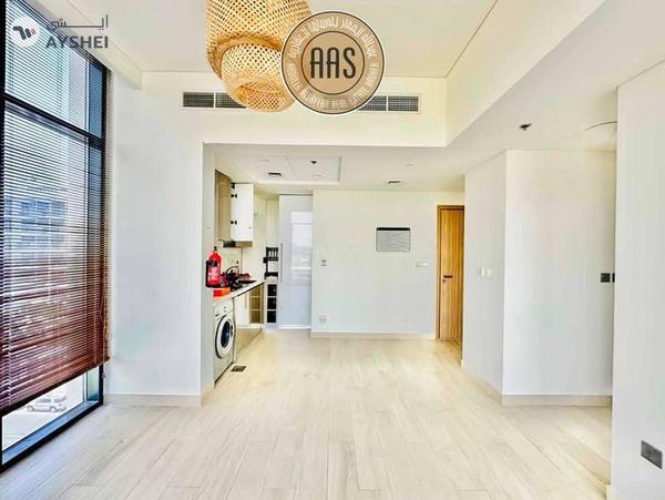 Pool view •• chiller free •• spacious layout •• corner unit