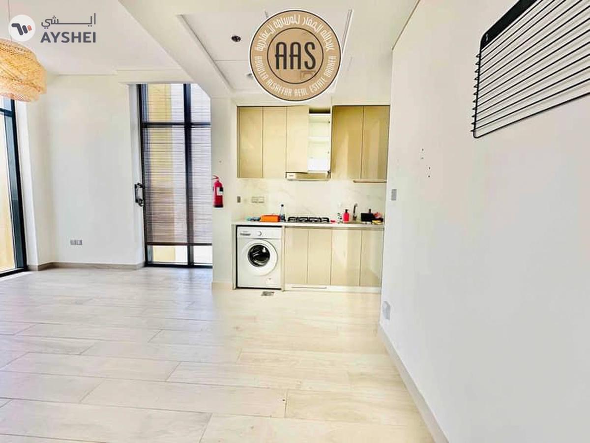 Pool view •• chiller free •• spacious layout •• corner unit-1-1