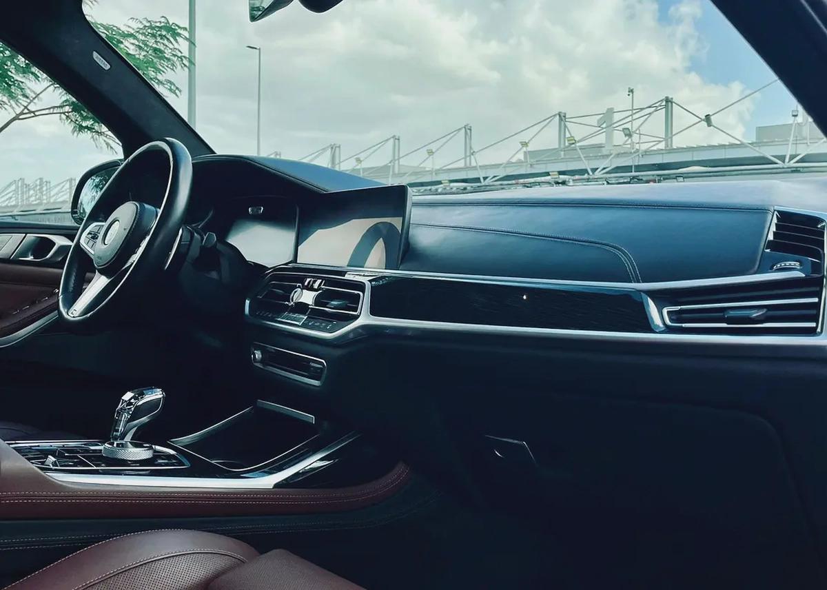 Bmw X7 M sports gcc first owner with full service history from showroom under warranty-13-13