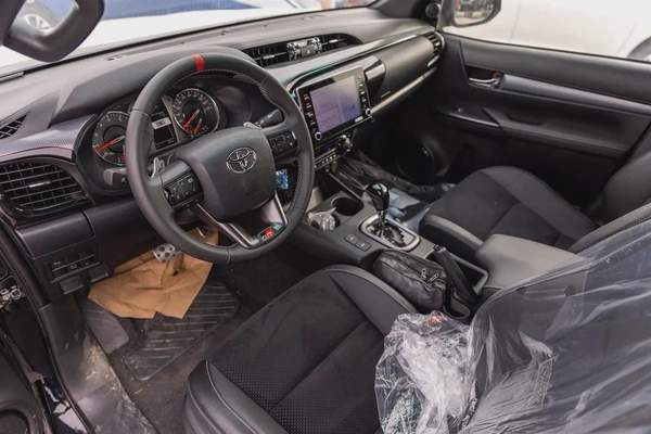 2025 Toyota Hilux GR Sport - GCC Specs - Brand New