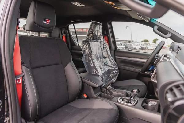 2025 Toyota Hilux GR Sport - GCC Specs - Brand New