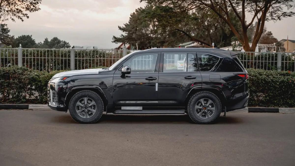 LX 600 3.5L 2025 GCC Specs 0 KM For Export-2-2