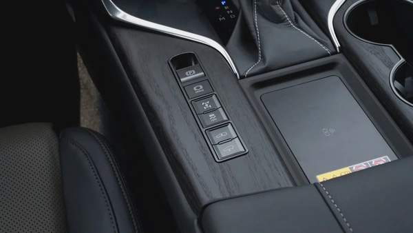 LX 600 3.5L 2025 GCC Specs 0 KM For Export