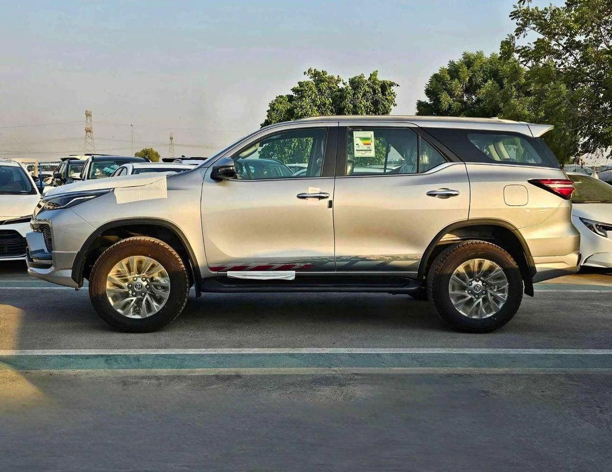 Toyota Fortuner SR5 ADVENTURE / 4.0L V6 PETROL / CLIMATE WITH LEATHER SEATS /DIFFLOCK/ AUTO A/C (CODE # F6HA)-3-3