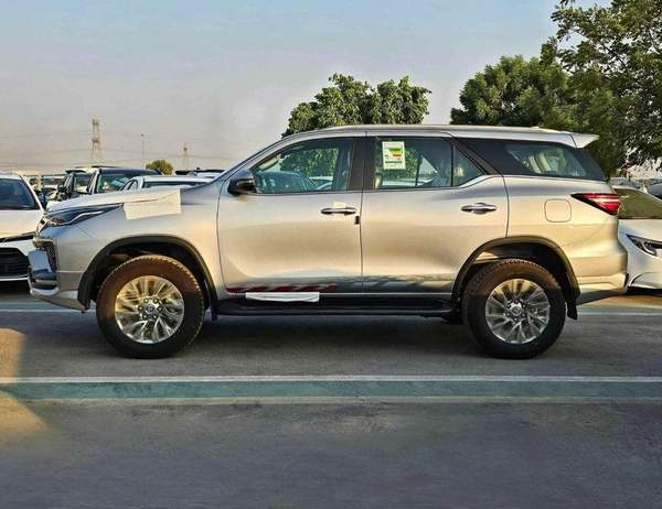 Toyota Fortuner SR5 ADVENTURE / 4.0L V6 PETROL / CLIMATE WITH LEATHER SEATS /DIFFLOCK/ AUTO A/C (CODE # F6HA)