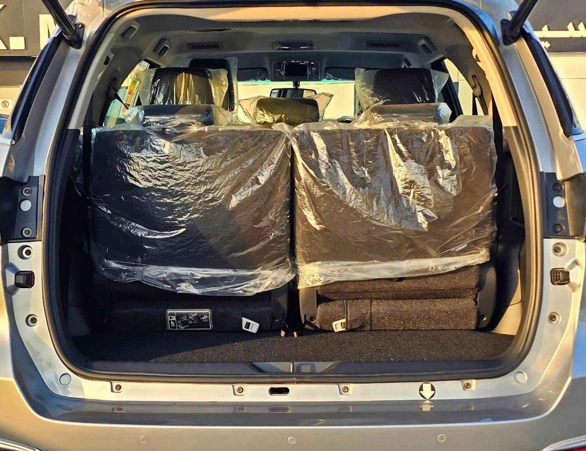 Toyota Fortuner SR5 ADVENTURE / 4.0L V6 PETROL / CLIMATE WITH LEATHER SEATS /DIFFLOCK/ AUTO A/C (CODE # F6HA)-6-6
