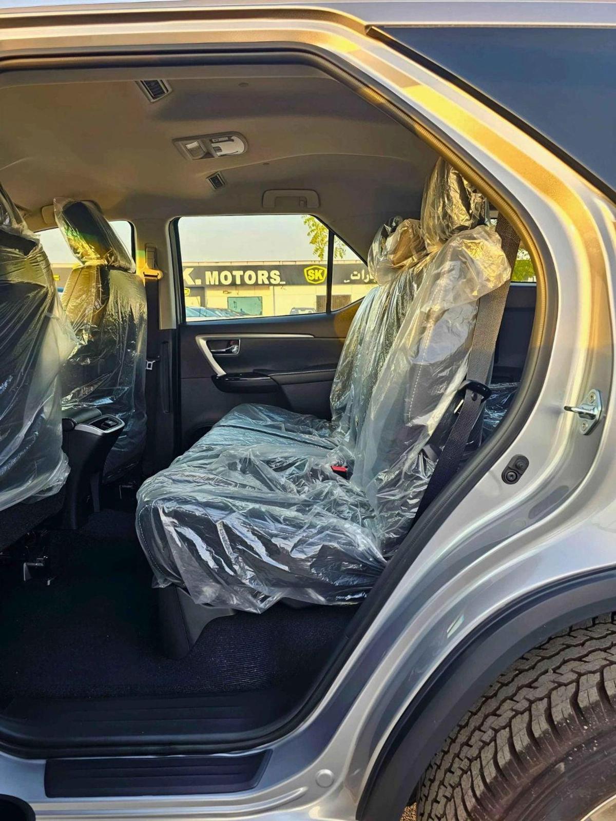 Toyota Fortuner SR5 ADVENTURE / 4.0L V6 PETROL / CLIMATE WITH LEATHER SEATS /DIFFLOCK/ AUTO A/C (CODE # F6HA)-10-10
