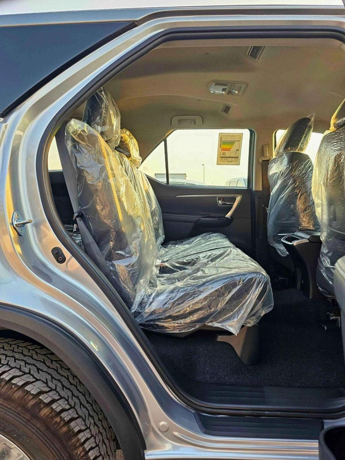 Toyota Fortuner SR5 ADVENTURE / 4.0L V6 PETROL / CLIMATE WITH LEATHER SEATS /DIFFLOCK/ AUTO A/C (CODE # F6HA)-11-11