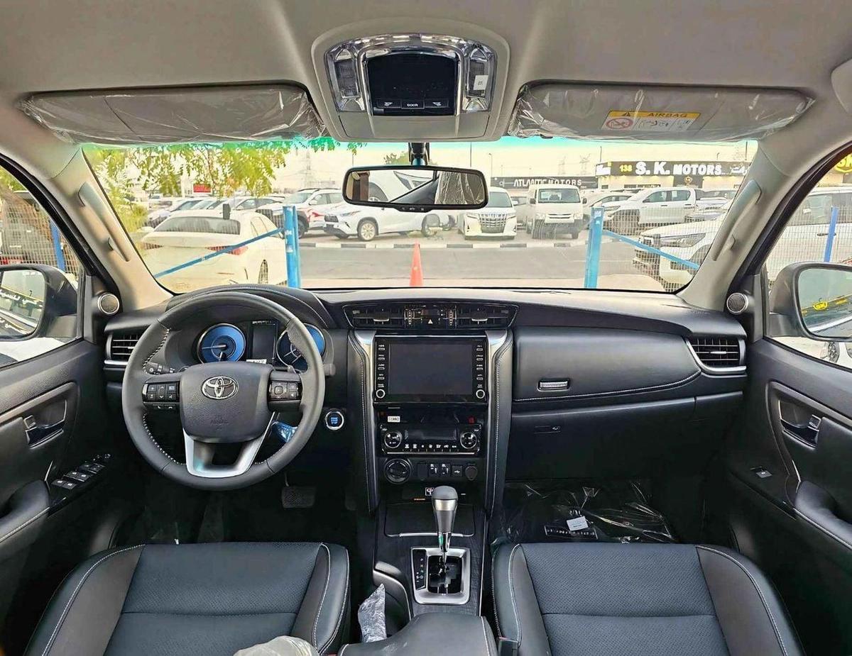 Toyota Fortuner SR5 ADVENTURE / 4.0L V6 PETROL / CLIMATE WITH LEATHER SEATS /DIFFLOCK/ AUTO A/C (CODE # F6HA)-12-12