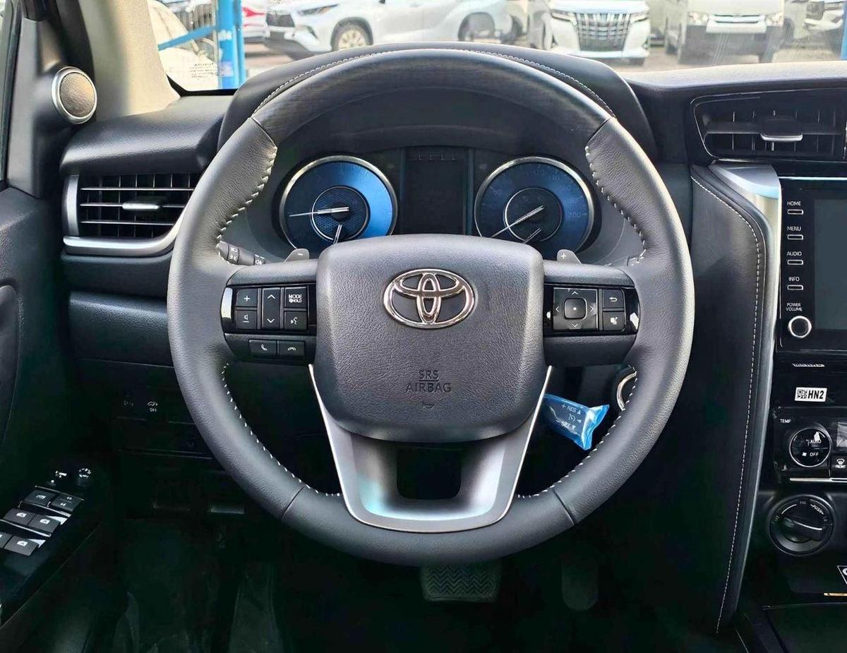 Toyota Fortuner SR5 ADVENTURE / 4.0L V6 PETROL / CLIMATE WITH LEATHER SEATS /DIFFLOCK/ AUTO A/C (CODE # F6HA)-14-14