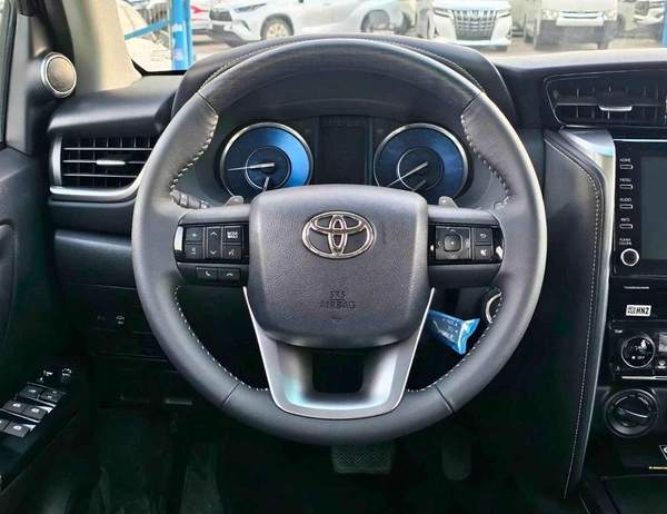 Toyota Fortuner SR5 ADVENTURE / 4.0L V6 PETROL / CLIMATE WITH LEATHER SEATS /DIFFLOCK/ AUTO A/C (CODE # F6HA)