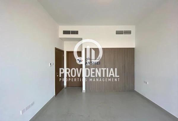 APARTMENT FOR RENT IN SHEIKHA SALAMA TOWER, KHALIDIYA STREET