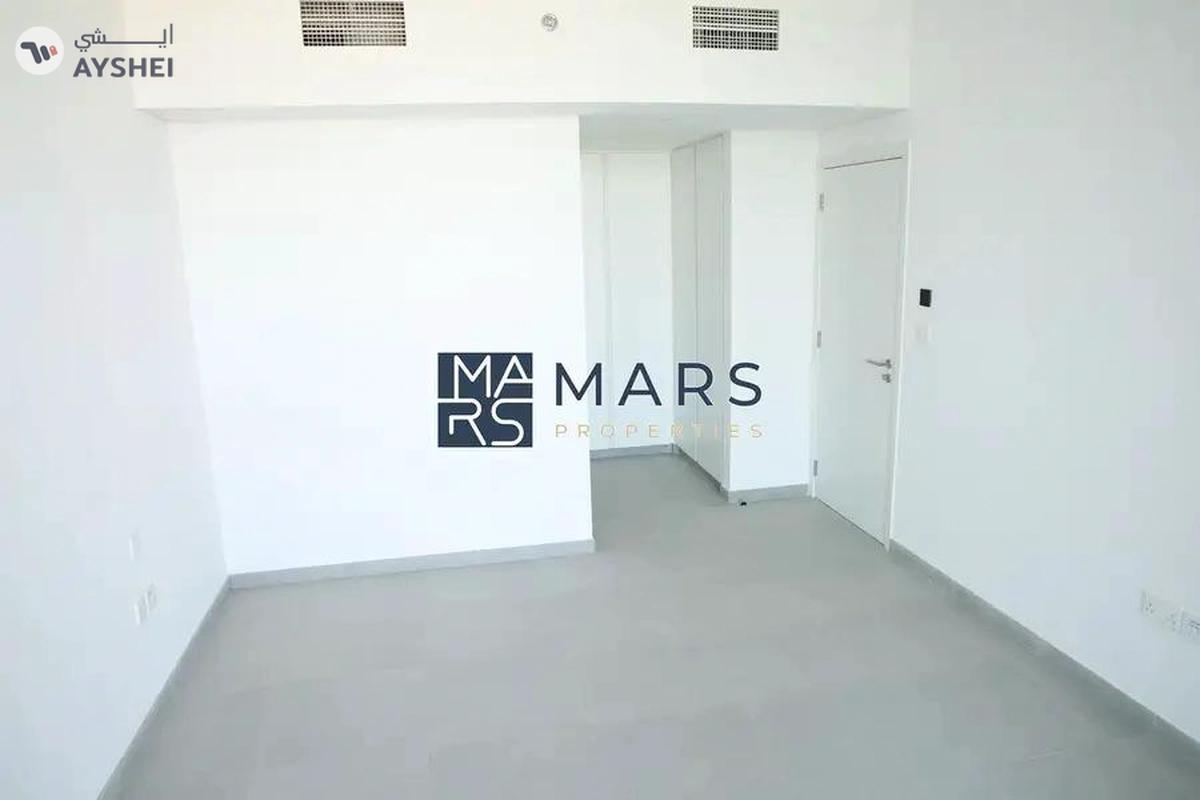 Stunning & Spacious Apartment with Breathtaking Views-8-8