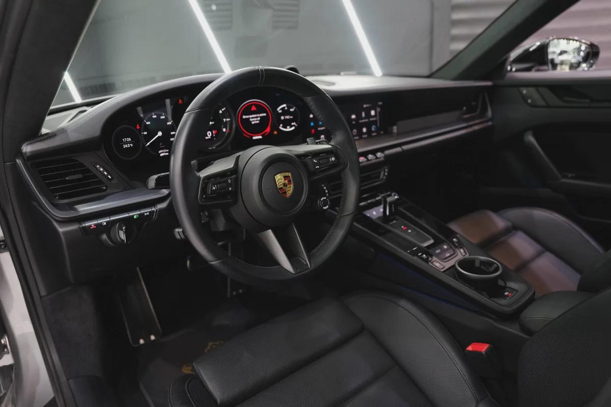 Porsche 911 Carrera GTS Coupe-7-7