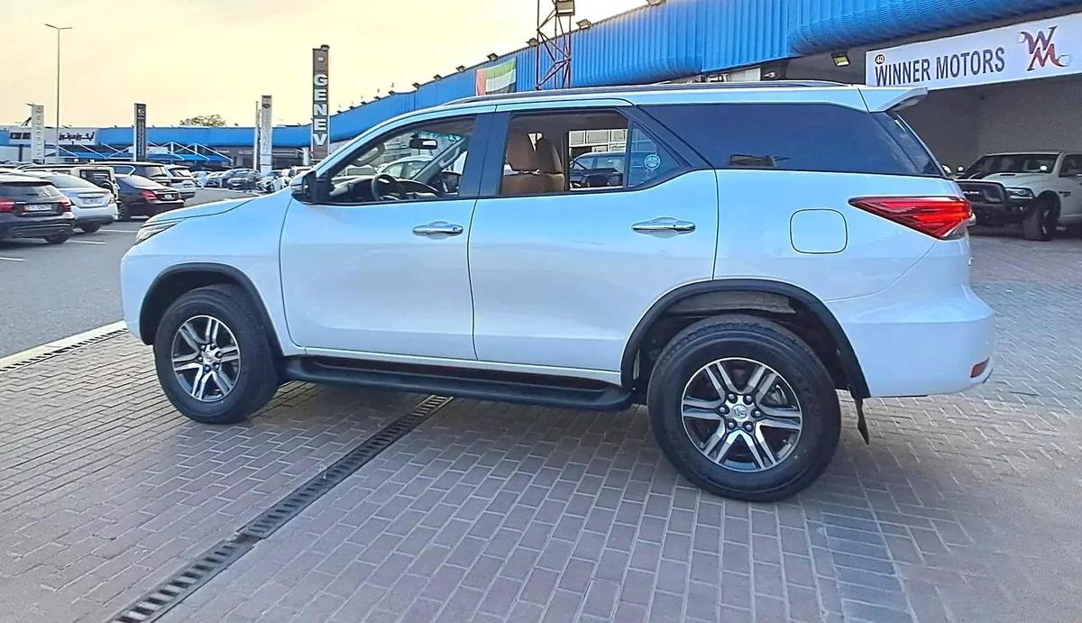 2023 Toyota Fortuner EXR 2.7L V4 Cylinder- GCC Specs - Pristine Condition-9-9
