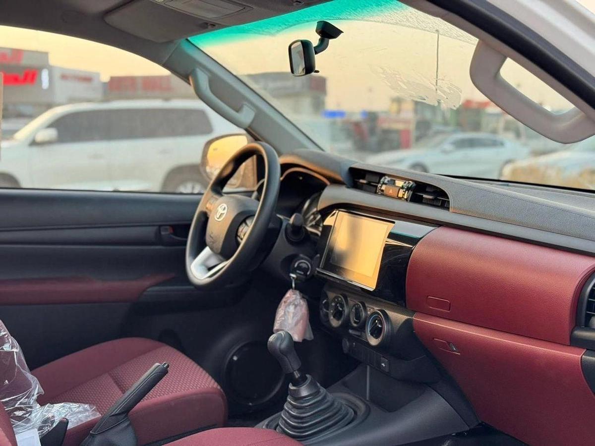 Toyota Hilux GL 2.7L Single Cab Utility-7-7