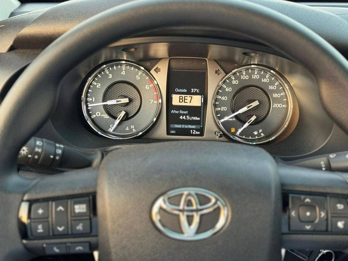 Toyota Hilux GL 2.7L Single Cab Utility-8-8