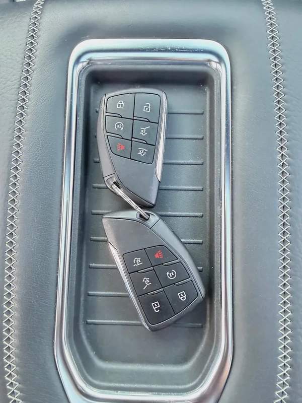 جي ام سي يوكن دينالي ابيض / رمادي خليجي الكندي 2023 GMC Yukon Denali - GCC Specs