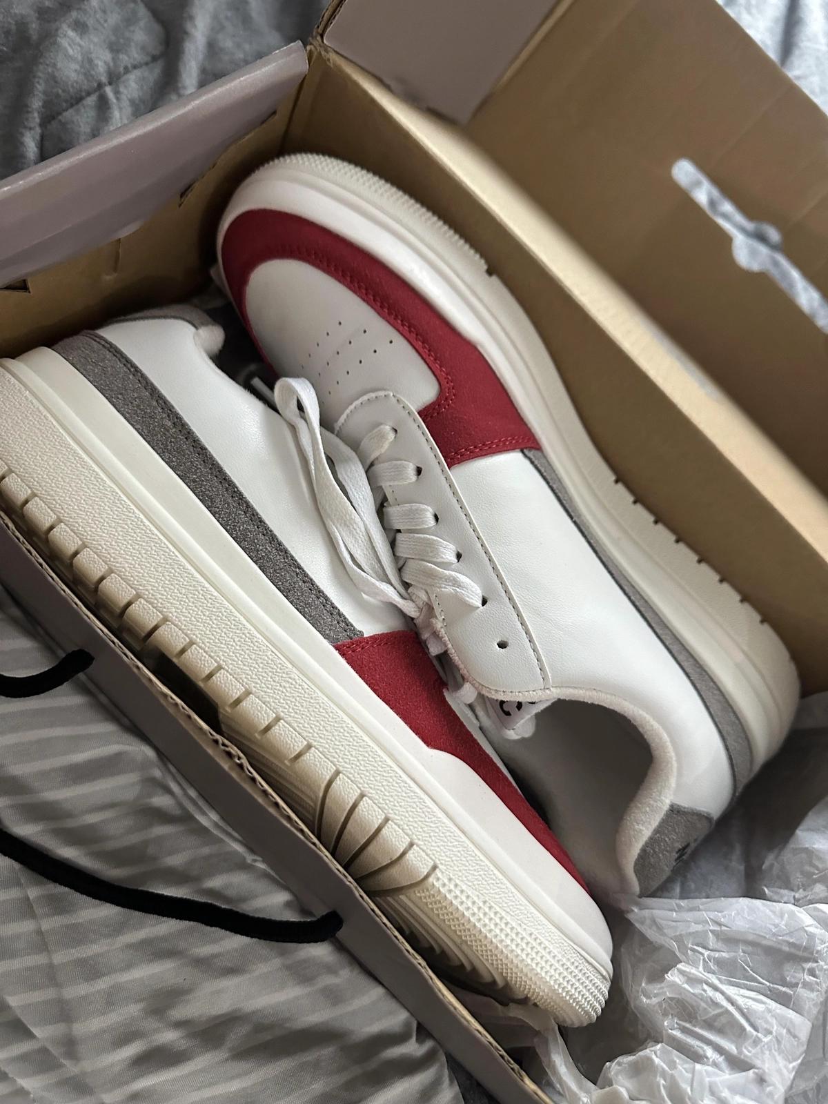 NEW Kenneth Cole Reaction Sneakers - Size 43-2-2