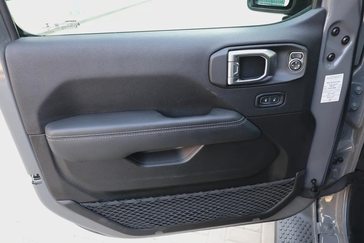 JEEP WRANGLER SAHARA UNLIMITED PLUS - GCC SPECS - UNDER WARRANTY / SERVICE CONTRACT - ACCIDENT FREE-8-8