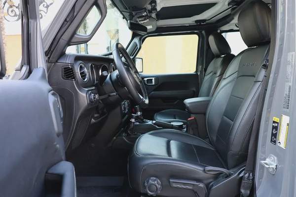 JEEP WRANGLER SAHARA UNLIMITED PLUS - GCC SPECS - UNDER WARRANTY / SERVICE CONTRACT - ACCIDENT FREE