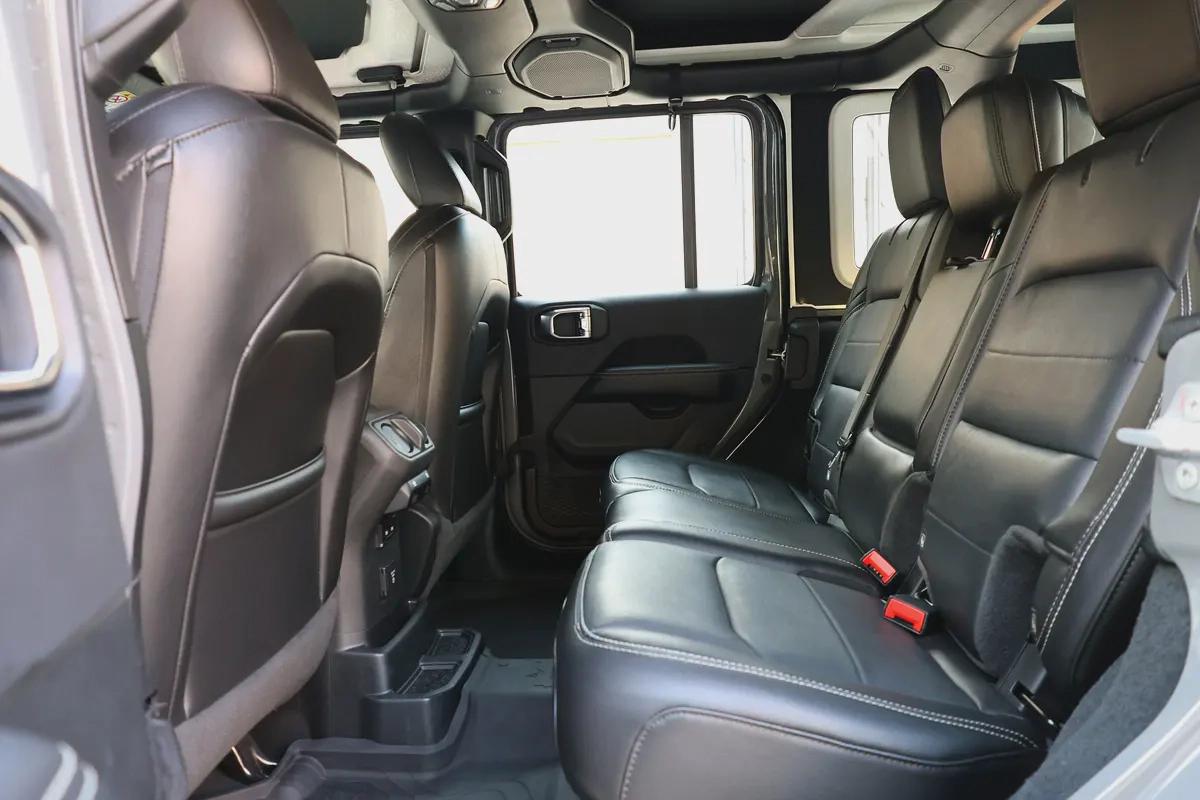 JEEP WRANGLER SAHARA UNLIMITED PLUS - GCC SPECS - UNDER WARRANTY / SERVICE CONTRACT - ACCIDENT FREE-15-15