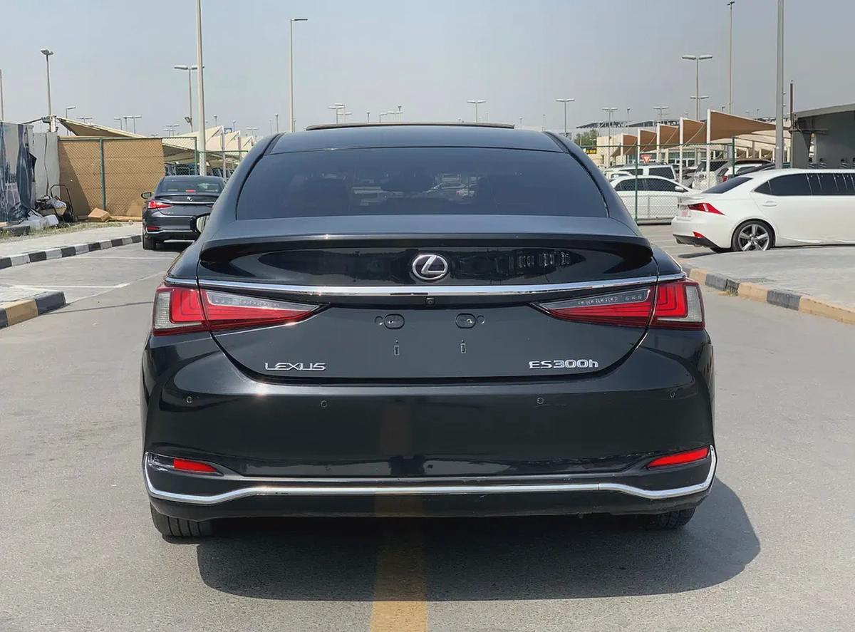 AED 1600 Monthly | ES300h Hybrid | 2019 Model | GCC Specs | Sunroof | Excellent Condition-2-2
