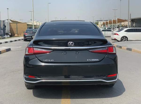 AED 1600 Monthly | ES300h Hybrid | 2019 Model | GCC Specs | Sunroof | Excellent Condition