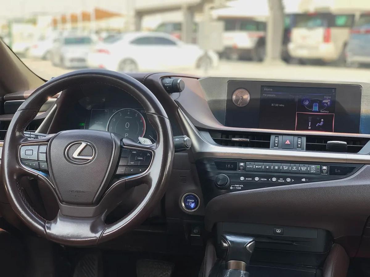 AED 1600 Monthly | ES300h Hybrid | 2019 Model | GCC Specs | Sunroof | Excellent Condition-7-7