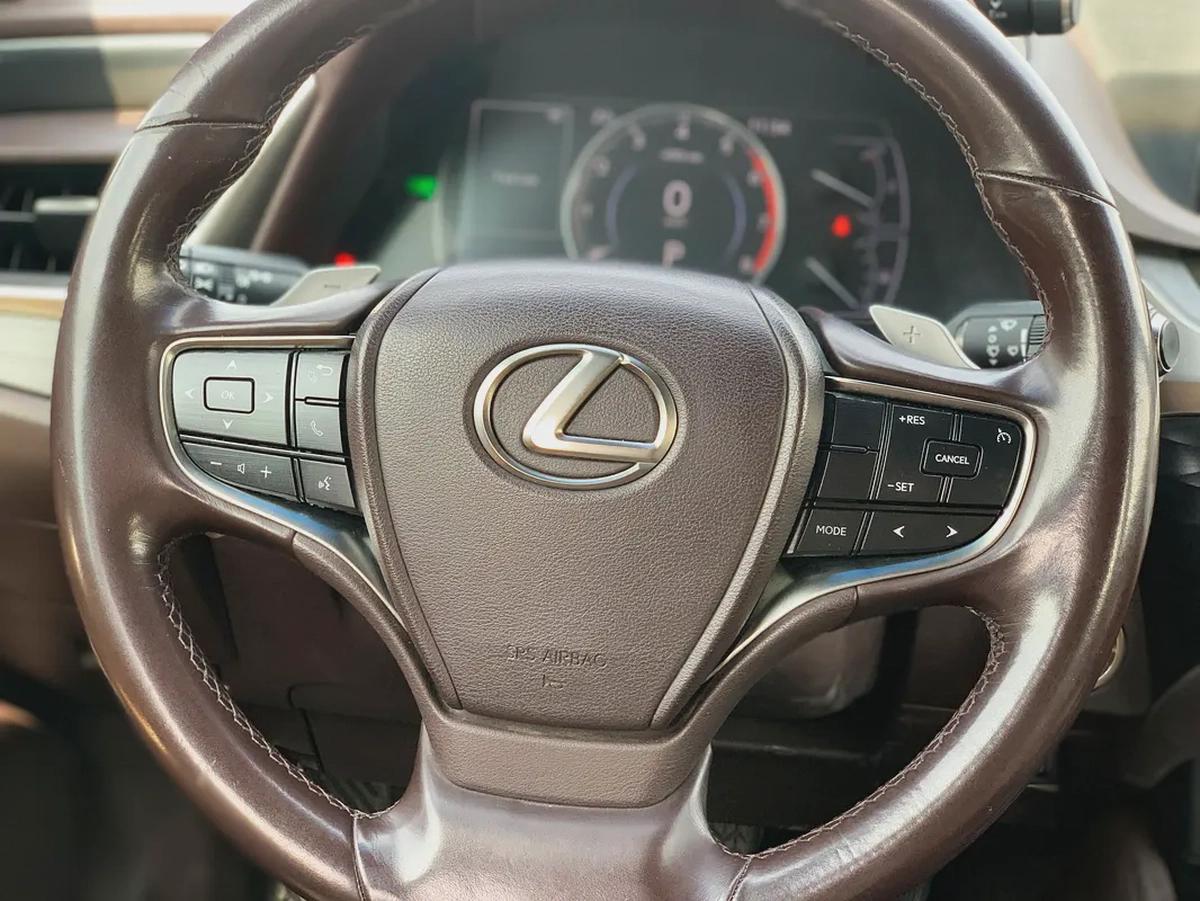 AED 1600 Monthly | ES300h Hybrid | 2019 Model | GCC Specs | Sunroof | Excellent Condition-8-8