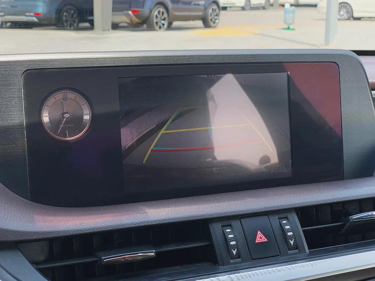 AED 1600 Monthly | ES300h Hybrid | 2019 Model | GCC Specs | Sunroof | Excellent Condition-9-9