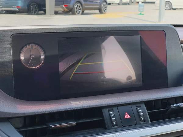 AED 1600 Monthly | ES300h Hybrid | 2019 Model | GCC Specs | Sunroof | Excellent Condition