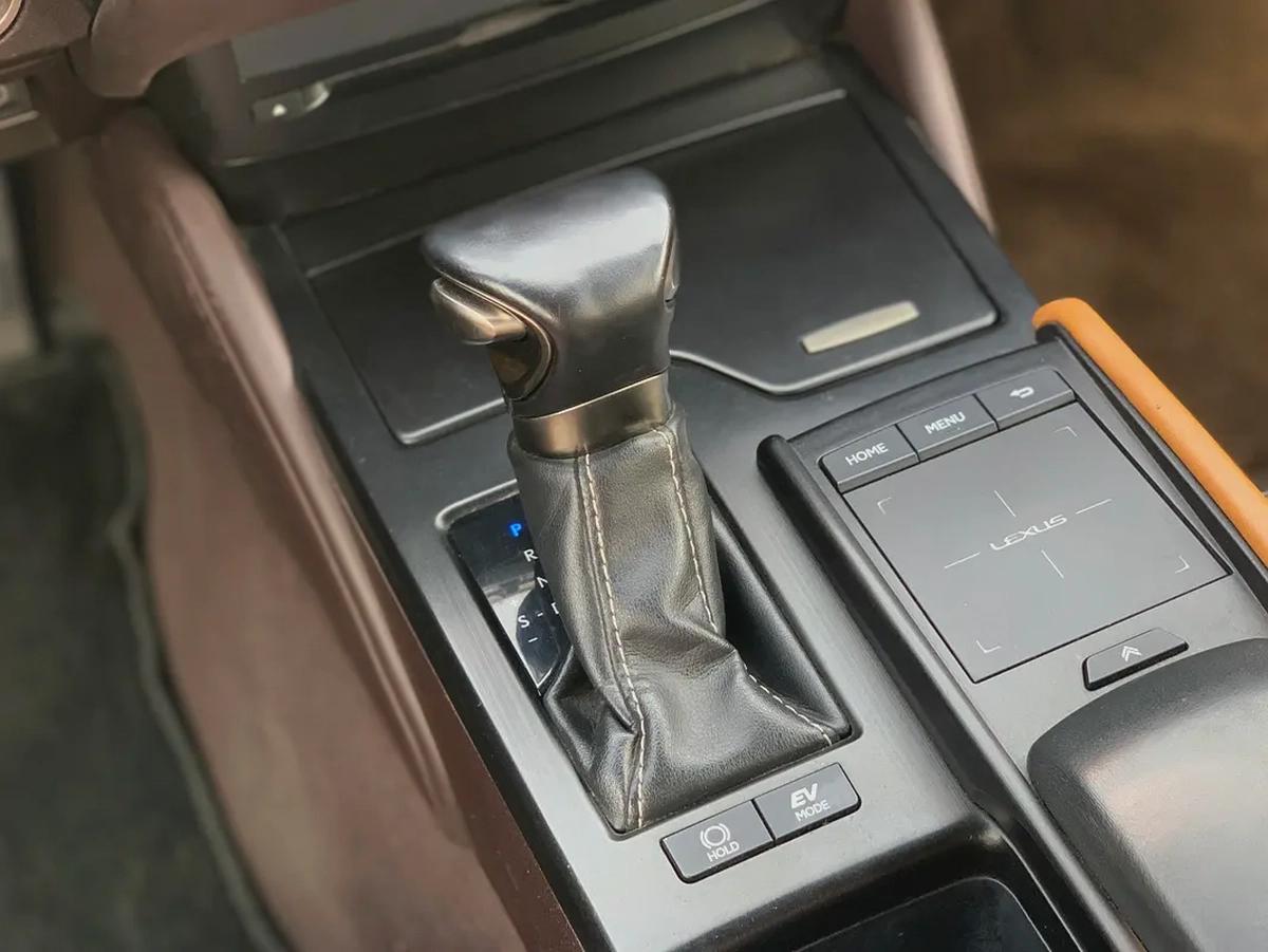 AED 1600 Monthly | ES300h Hybrid | 2019 Model | GCC Specs | Sunroof | Excellent Condition-10-10