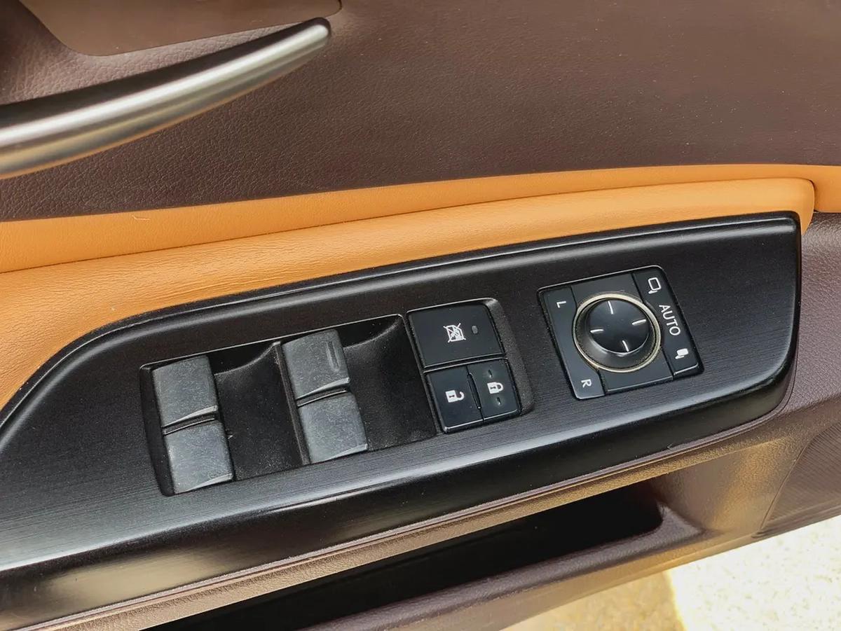 AED 1600 Monthly | ES300h Hybrid | 2019 Model | GCC Specs | Sunroof | Excellent Condition-11-11