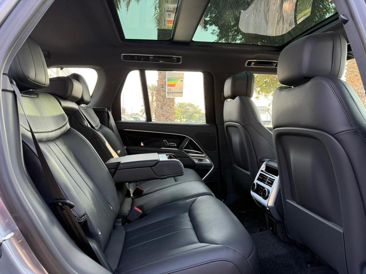 RANGE ROVER VOGUE SE P360 | BRAND NEW | MODEL: 2025 | GCC SPECS | 5 YEARS WARRANTY AND SERVICE CONTRACT WITH AGENCY-1-1