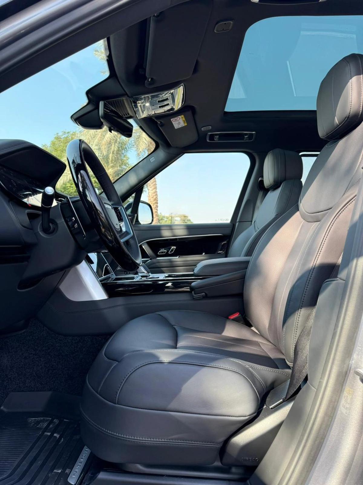 RANGE ROVER VOGUE SE P360 | BRAND NEW | MODEL: 2025 | GCC SPECS | 5 YEARS WARRANTY AND SERVICE CONTRACT WITH AGENCY-13-13