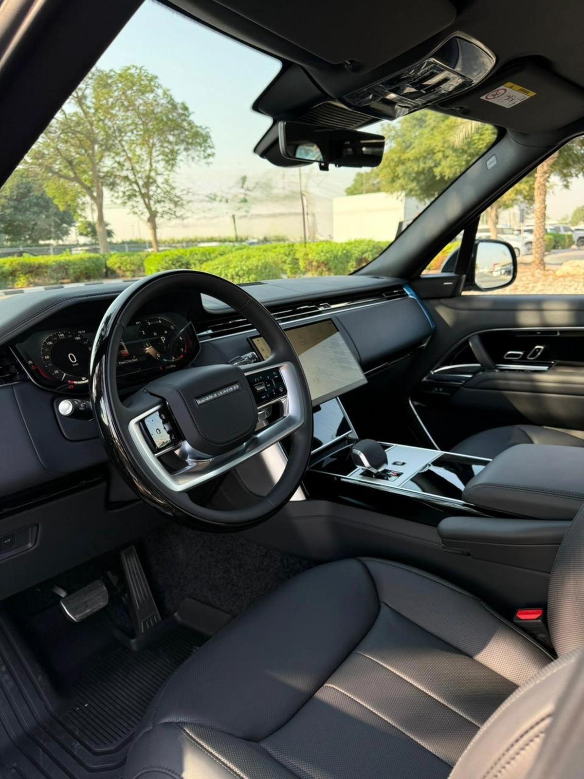 RANGE ROVER VOGUE SE P360 | BRAND NEW | MODEL: 2025 | GCC SPECS | 5 YEARS WARRANTY AND SERVICE CONTRACT WITH AGENCY-2-2