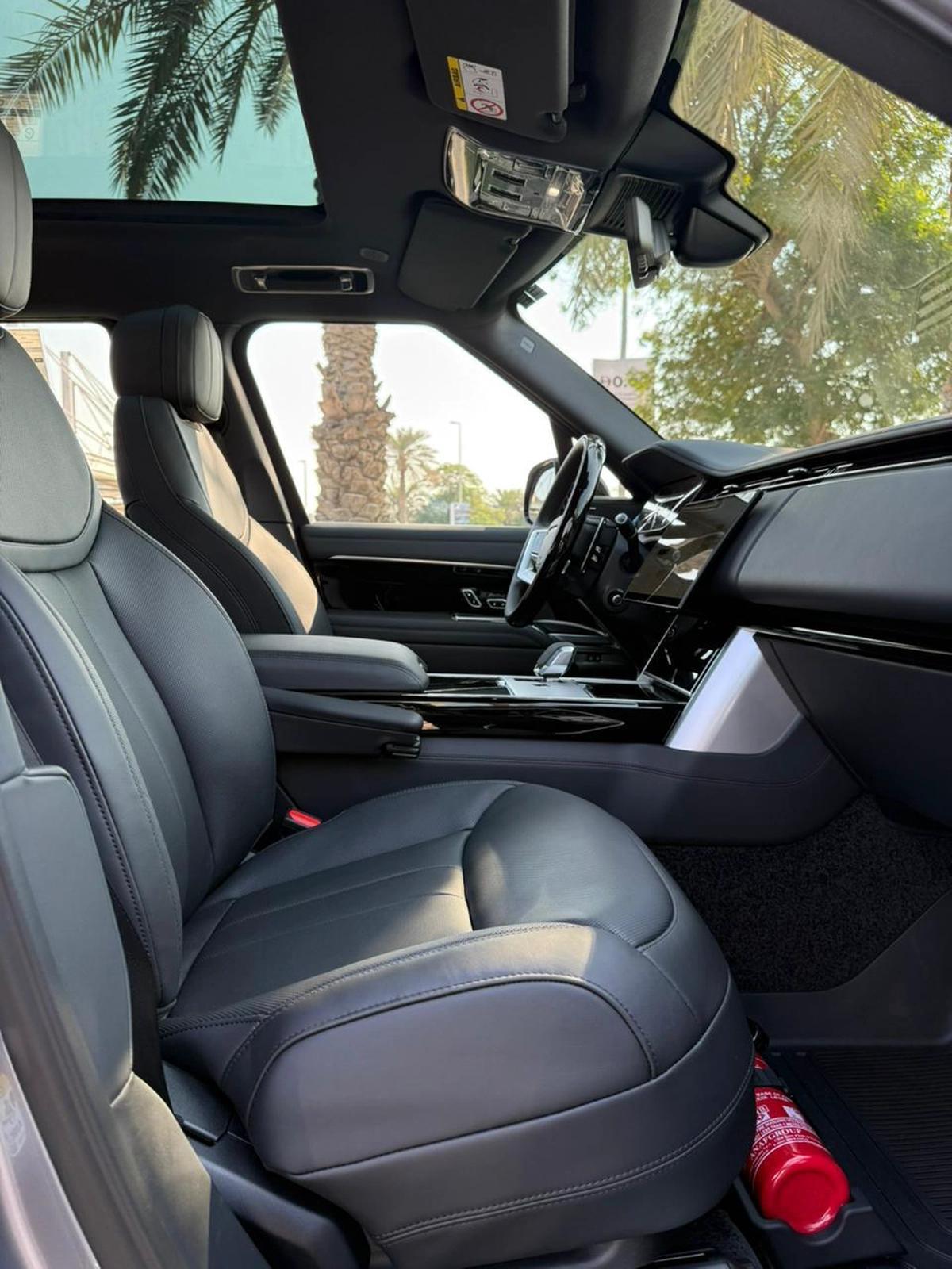 RANGE ROVER VOGUE SE P360 | BRAND NEW | MODEL: 2025 | GCC SPECS | 5 YEARS WARRANTY AND SERVICE CONTRACT WITH AGENCY-3-3