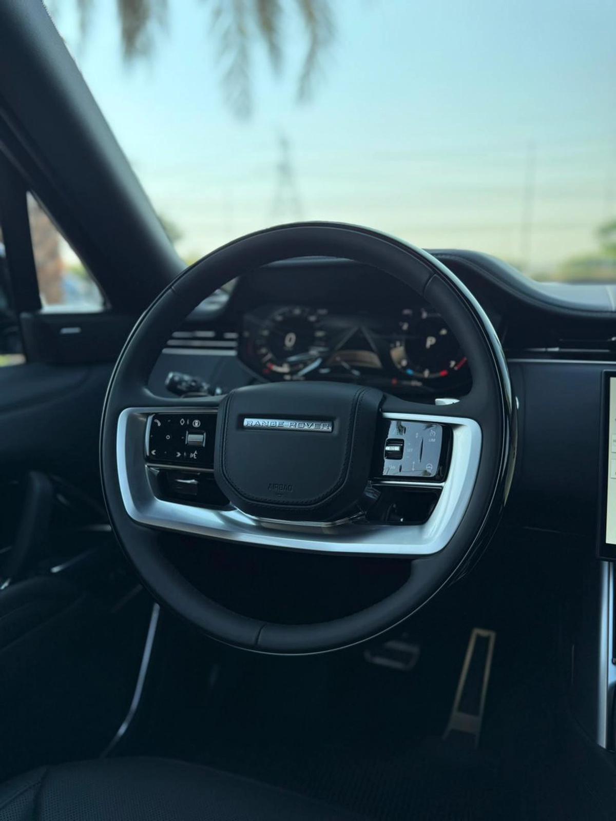 RANGE ROVER VOGUE SE P360 | BRAND NEW | MODEL: 2025 | GCC SPECS | 5 YEARS WARRANTY AND SERVICE CONTRACT WITH AGENCY-10-10