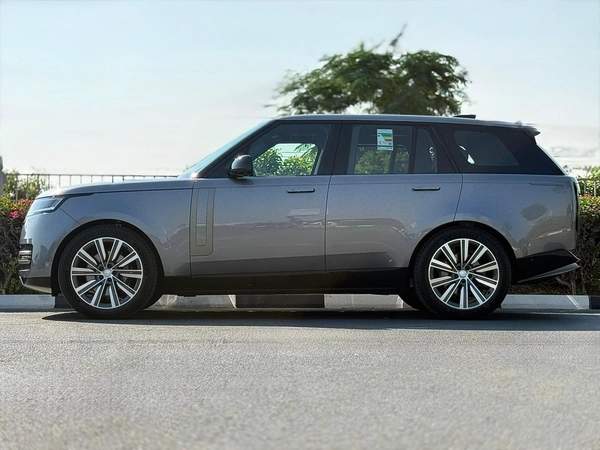 RANGE ROVER VOGUE SE P360 | BRAND NEW | MODEL: 2025 | GCC SPECS | 5 YEARS WARRANTY AND SERVICE CONTRACT WITH AGENCY