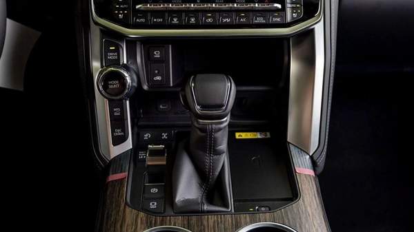 Toyota Land Cruiser VXR Diesel Full Option