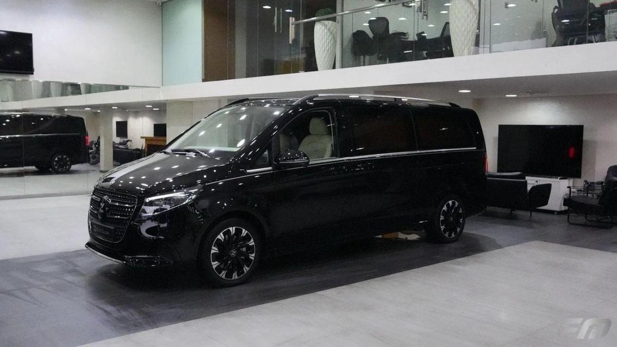 Mercedes-Benz V 300 VIP BUSINESS VAN – FULL LUXURY OPTION | BRAND NEW | GCC | 2025-2-2
