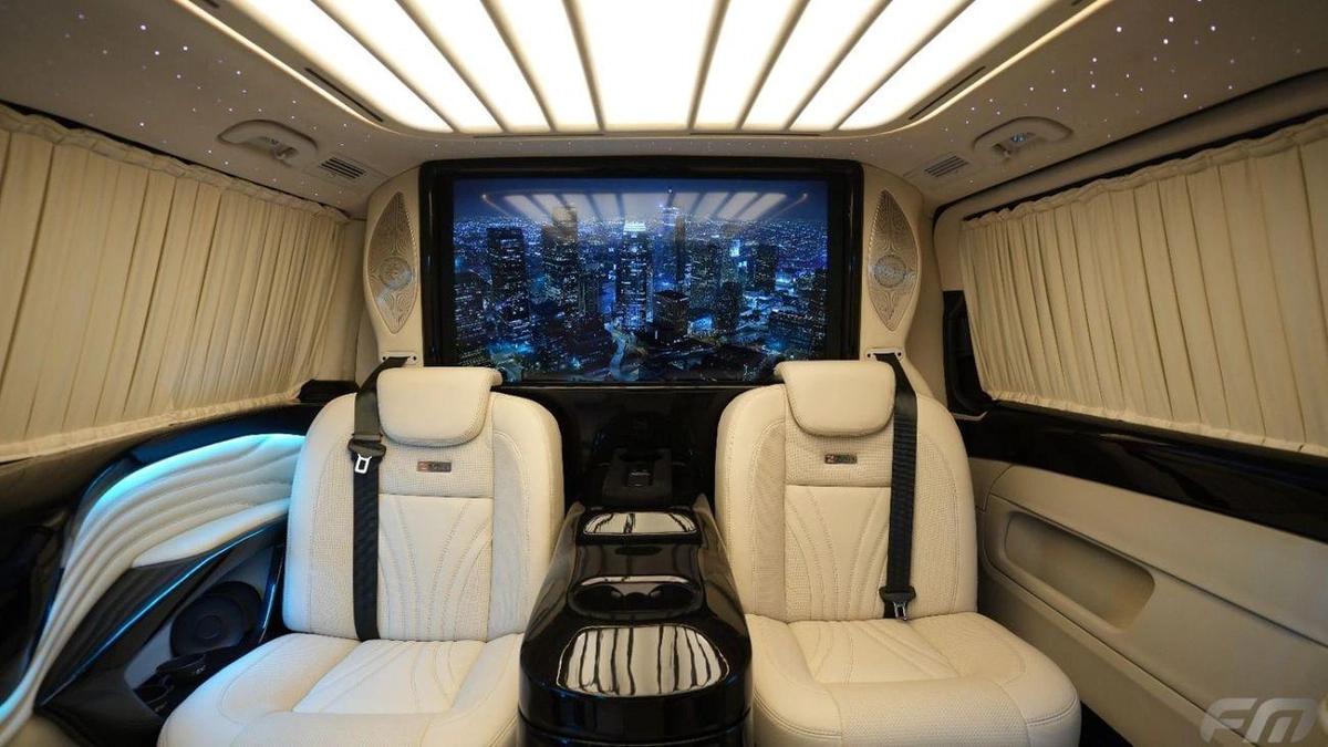 Mercedes-Benz V 300 VIP BUSINESS VAN – FULL LUXURY OPTION | BRAND NEW | GCC | 2025-4-4