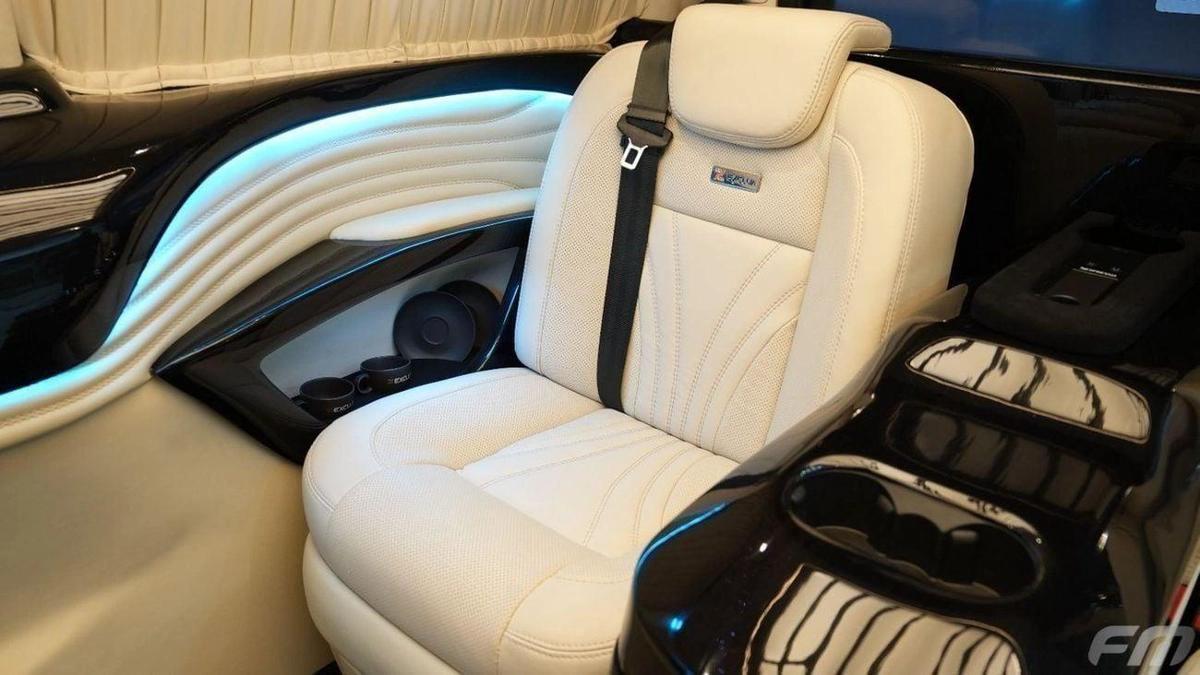 Mercedes-Benz V 300 VIP BUSINESS VAN – FULL LUXURY OPTION | BRAND NEW | GCC | 2025-5-5