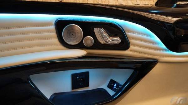 Mercedes-Benz V 300 VIP BUSINESS VAN – FULL LUXURY OPTION | BRAND NEW | GCC | 2025