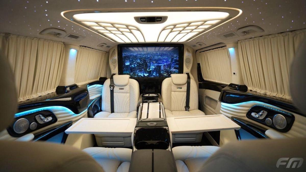 Mercedes-Benz V 300 VIP BUSINESS VAN – FULL LUXURY OPTION | BRAND NEW | GCC | 2025-8-8