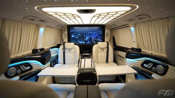 Mercedes-Benz V 300 VIP BUSINESS VAN – FULL LUXURY OPTION | BRAND NEW | GCC | 2025