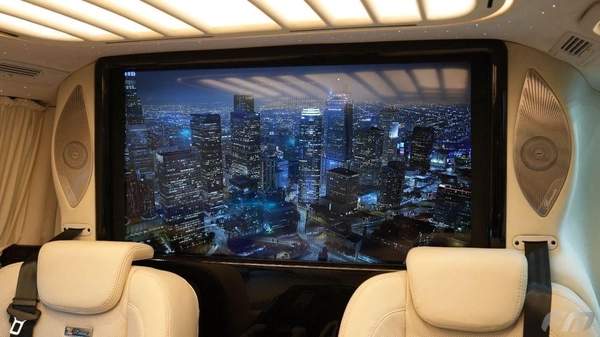 Mercedes-Benz V 300 VIP BUSINESS VAN – FULL LUXURY OPTION | BRAND NEW | GCC | 2025